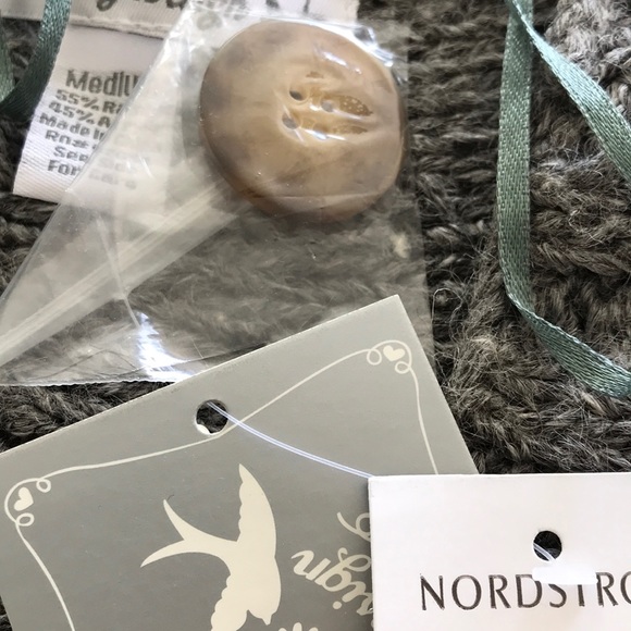 Nordstrom’s Short sleeve crop cardigan - Picture 6 of 6